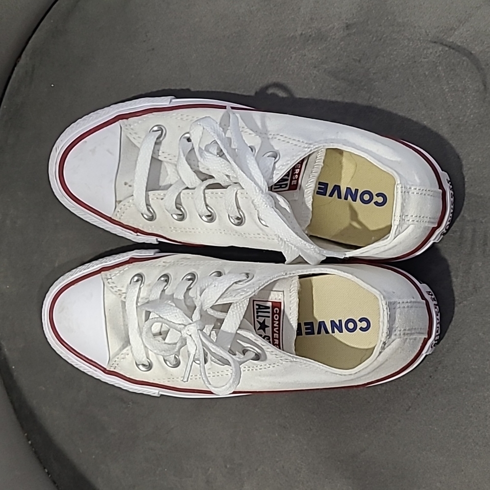 White converse chuck Taylor’s - Picture 2 of 5